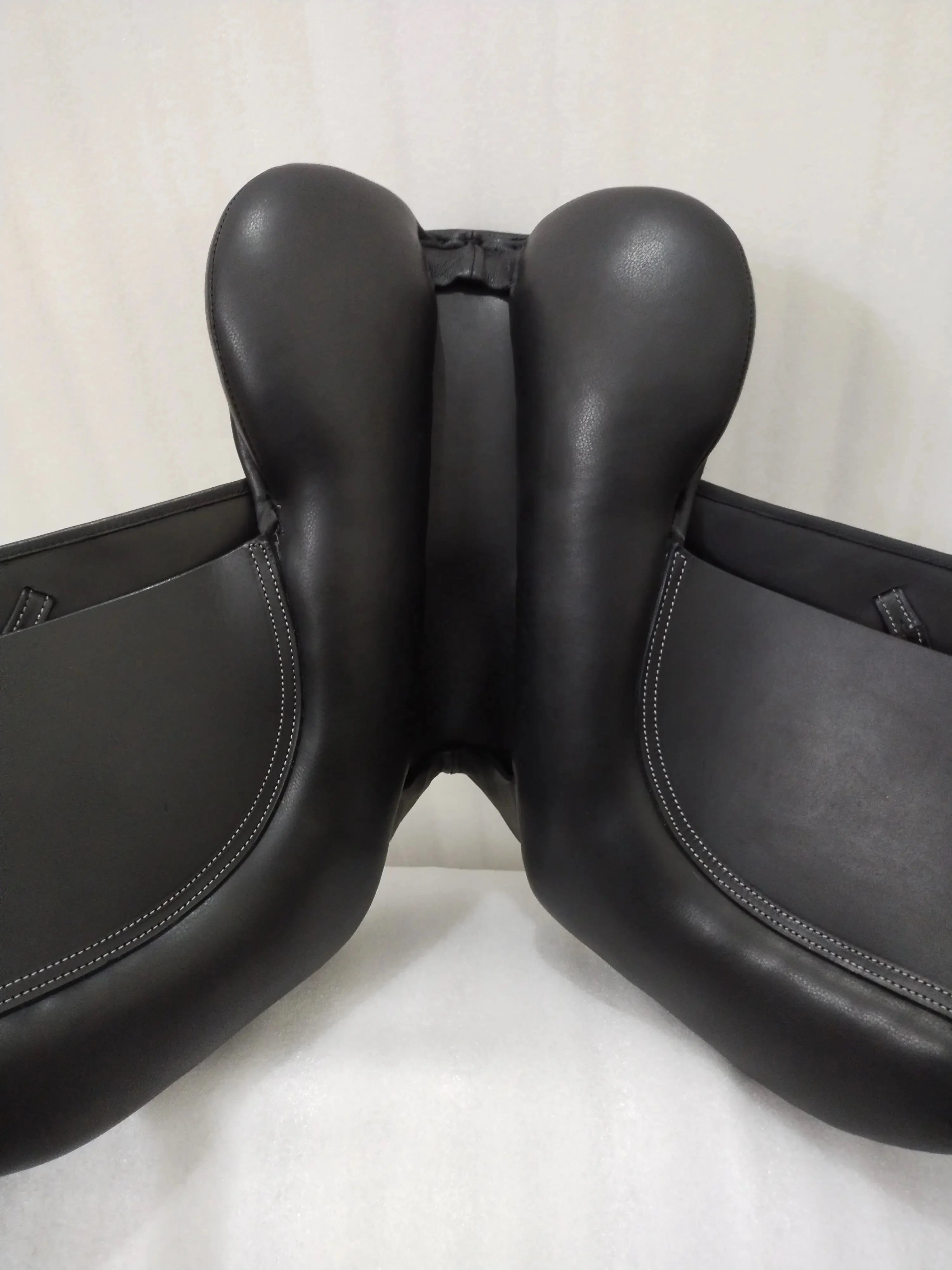 Custom Made English Leather Saddles Suitable For Equestrian Supply Stores And Suitable For Resale By Horse Riding Supply Stores