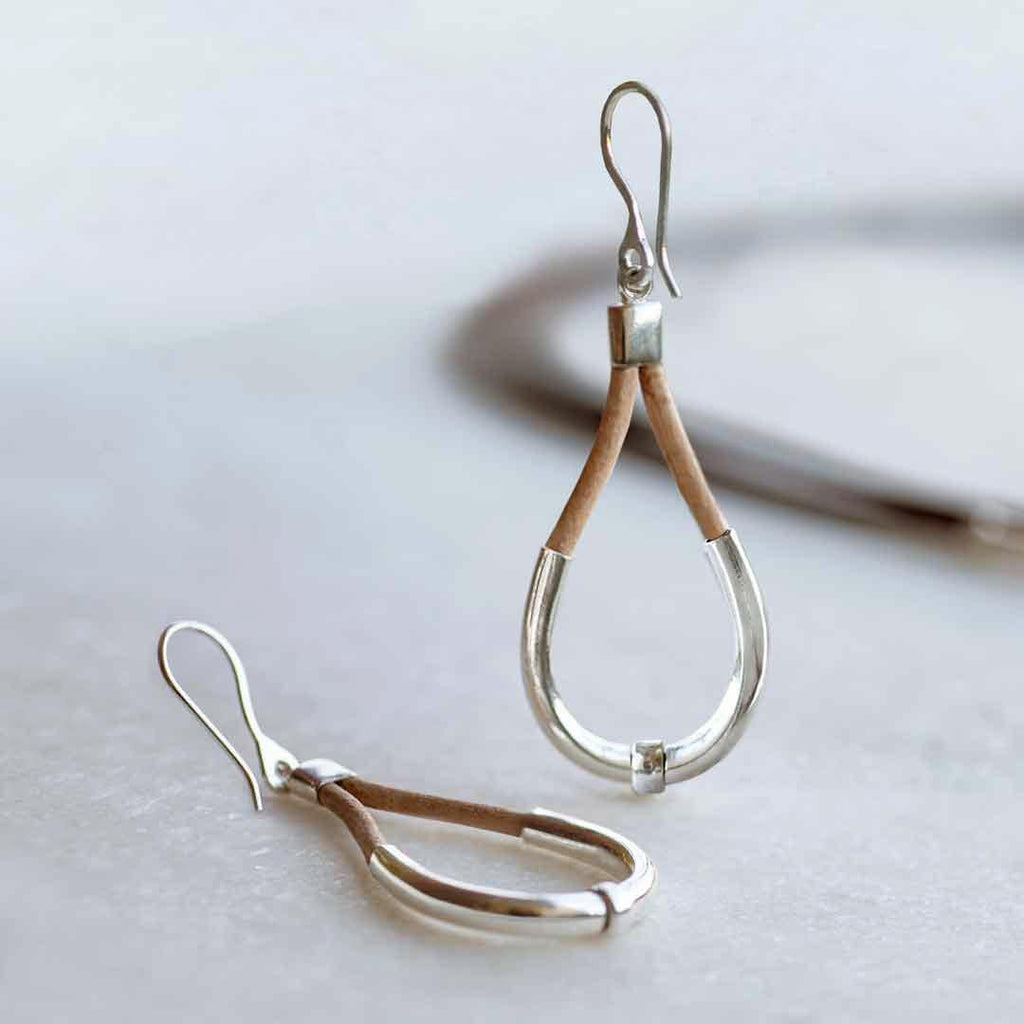 Calista - Equestrian Horseshoe Necklace on Natural Leather