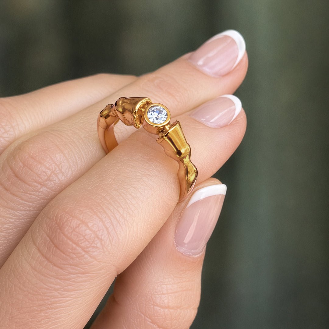 Cavallo - Horse Hooves Equestrian Ring with Moissanite in Gold