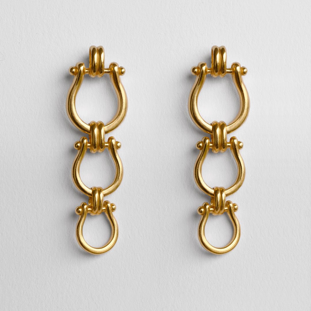 Chapelle - Horseshoe Link Earring in Gold