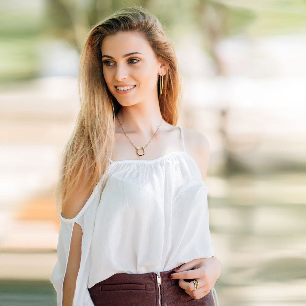 Classique - Equestrian Horseshoe Necklace in Gold