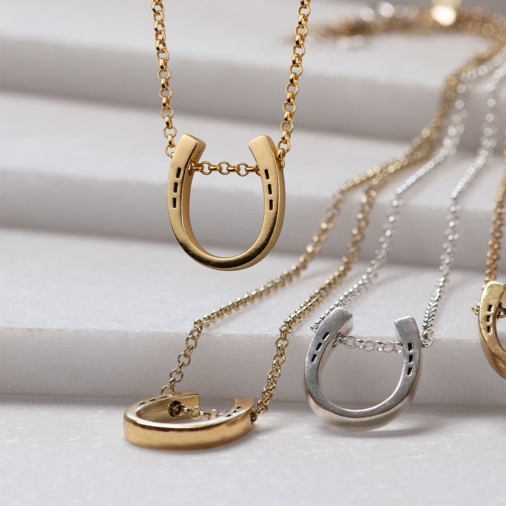 Classique - Equestrian Horseshoe Necklace in Gold