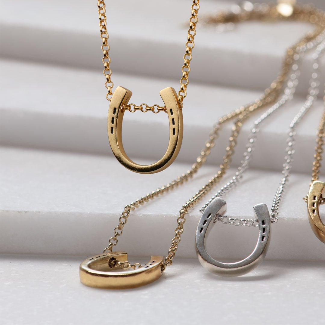 Classique - Equestrian Horseshoe Necklace in Gold