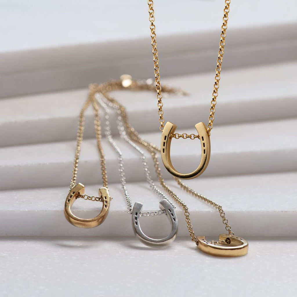 Classique - Equestrian Horseshoe Necklace in Gold