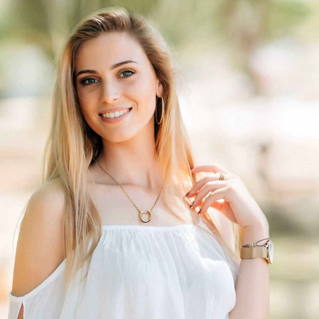 Classique - Equestrian Horseshoe Necklace in Gold