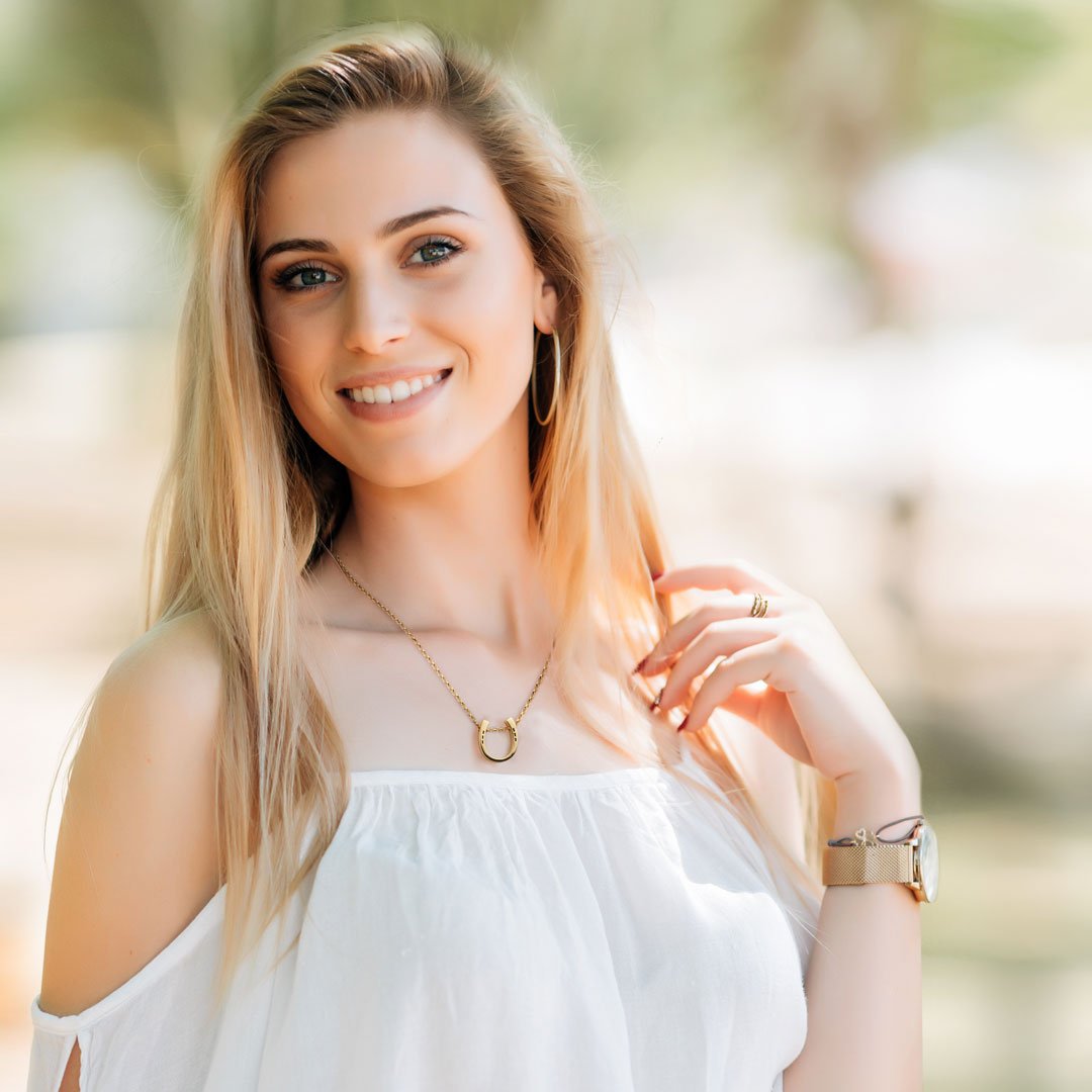 Classique - Equestrian Horseshoe Necklace in Gold
