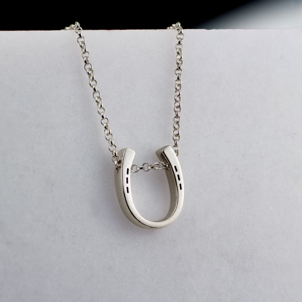 Classique - Equestrian Horseshoe Necklace in Silver