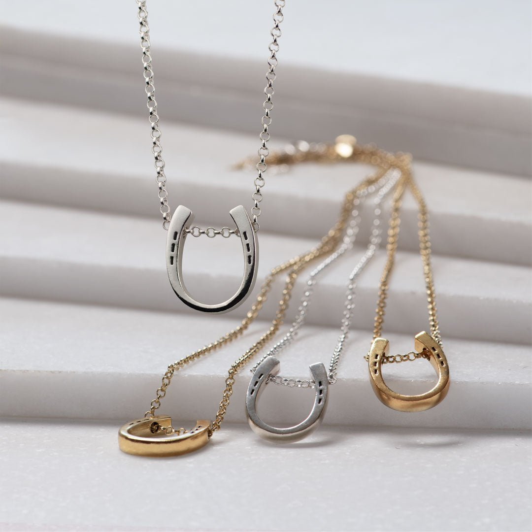 Classique - Equestrian Horseshoe Necklace in Silver