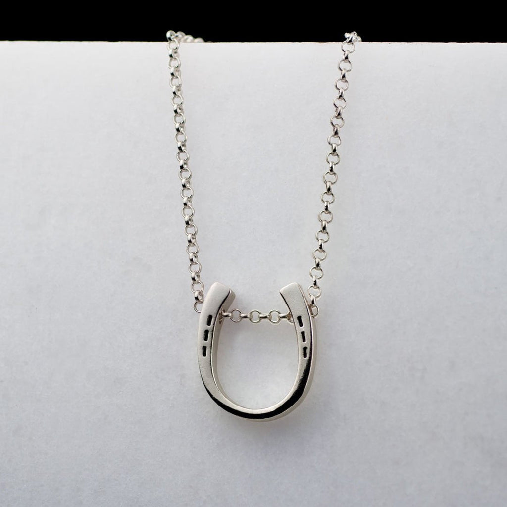 Classique - Equestrian Horseshoe Necklace in Silver