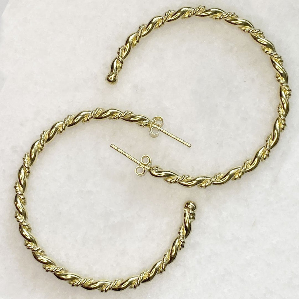 Lariat - Rope Twist Hoop Earring in Gold - Large