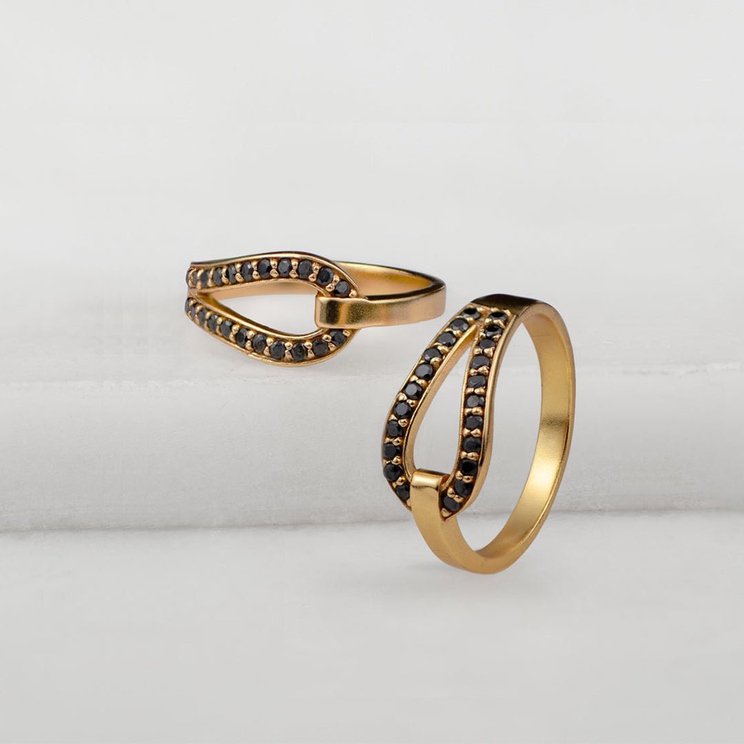 Levade - Black Moissanite Equestrian Horseshoe Ring in Gold