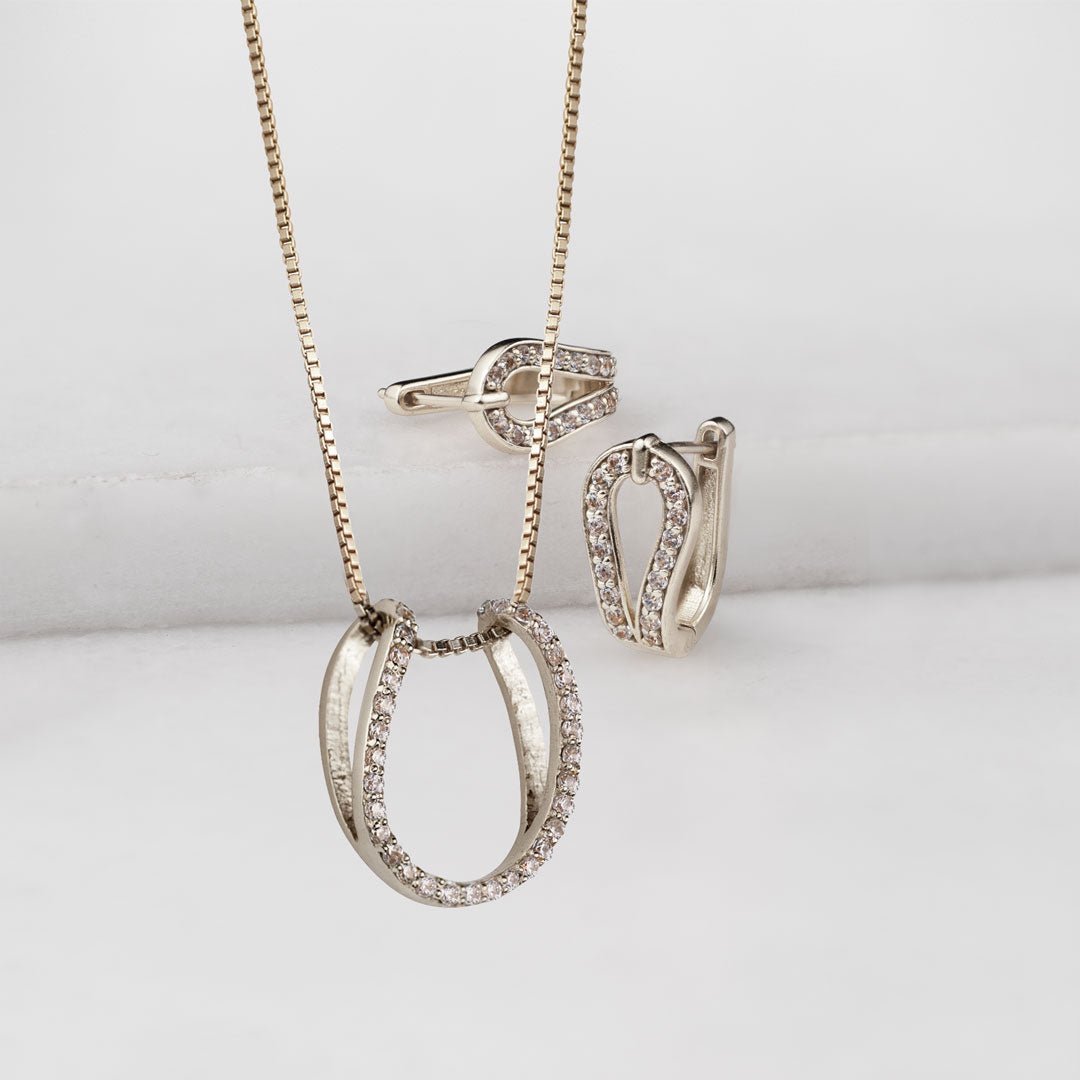 Levade - Moissanite Equestrian Horseshoe Ring in Silver